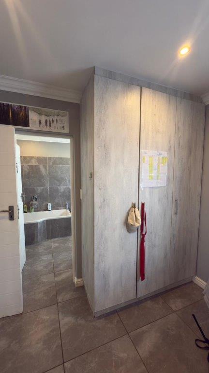 5 Bedroom Property for Sale in Wavecrest Eastern Cape